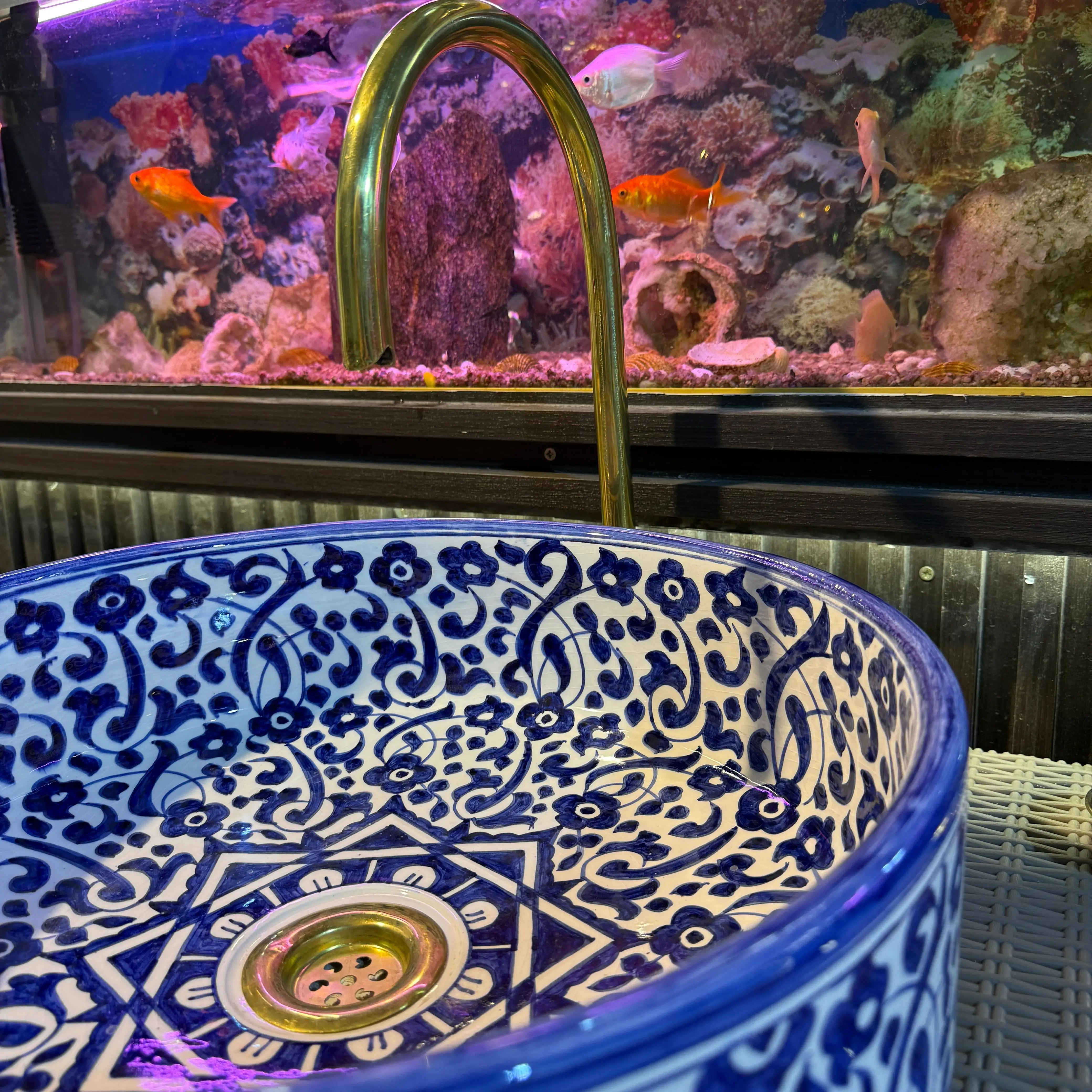 Moroccan ceramic washbasin – Artisanat et raffinement - 30cm :11.81 in