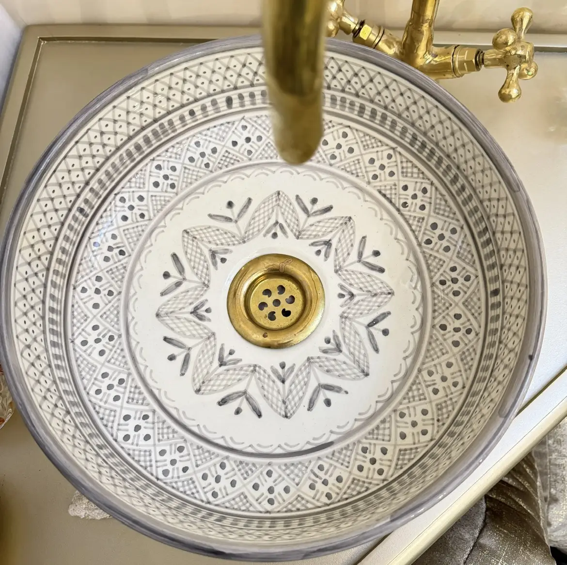 Handmade Ceramic Bathroom Vessel Sink – Elegant Hand Wash Basin - 20 cm : 7,87 inches