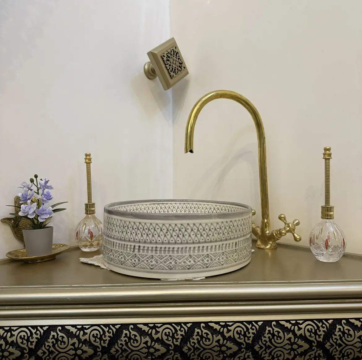 Handmade Ceramic Bathroom Vessel Sink – Elegant Hand Wash Basin - 20 cm : 7,87 inches