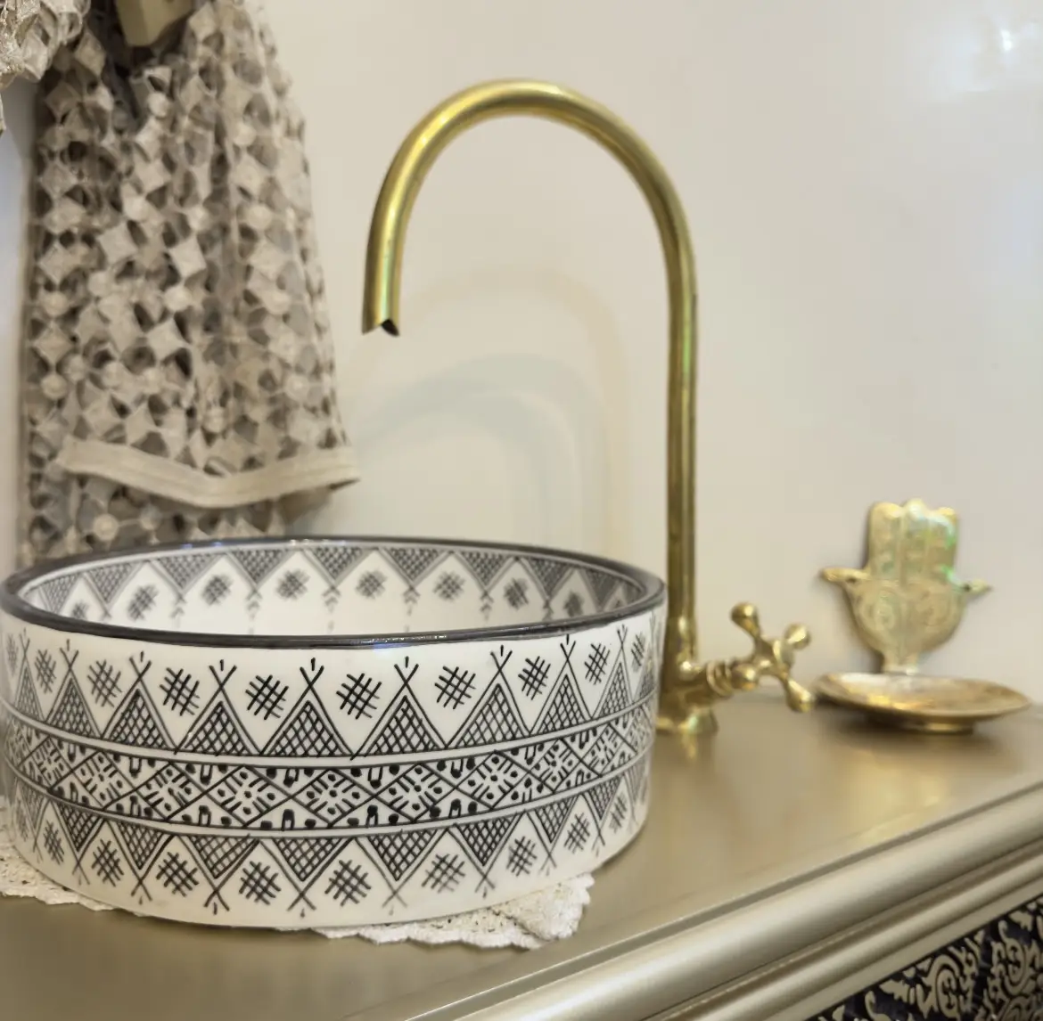 Moroccan Ceramic Hand Painted Washbasin | Luxury Minimalist Bathroom Sink - 20 cm : 7,87 inches